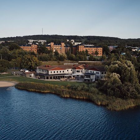 Hasse Pa Sjoekanten Hotell & Restaurang Jonkoping Exterior photo